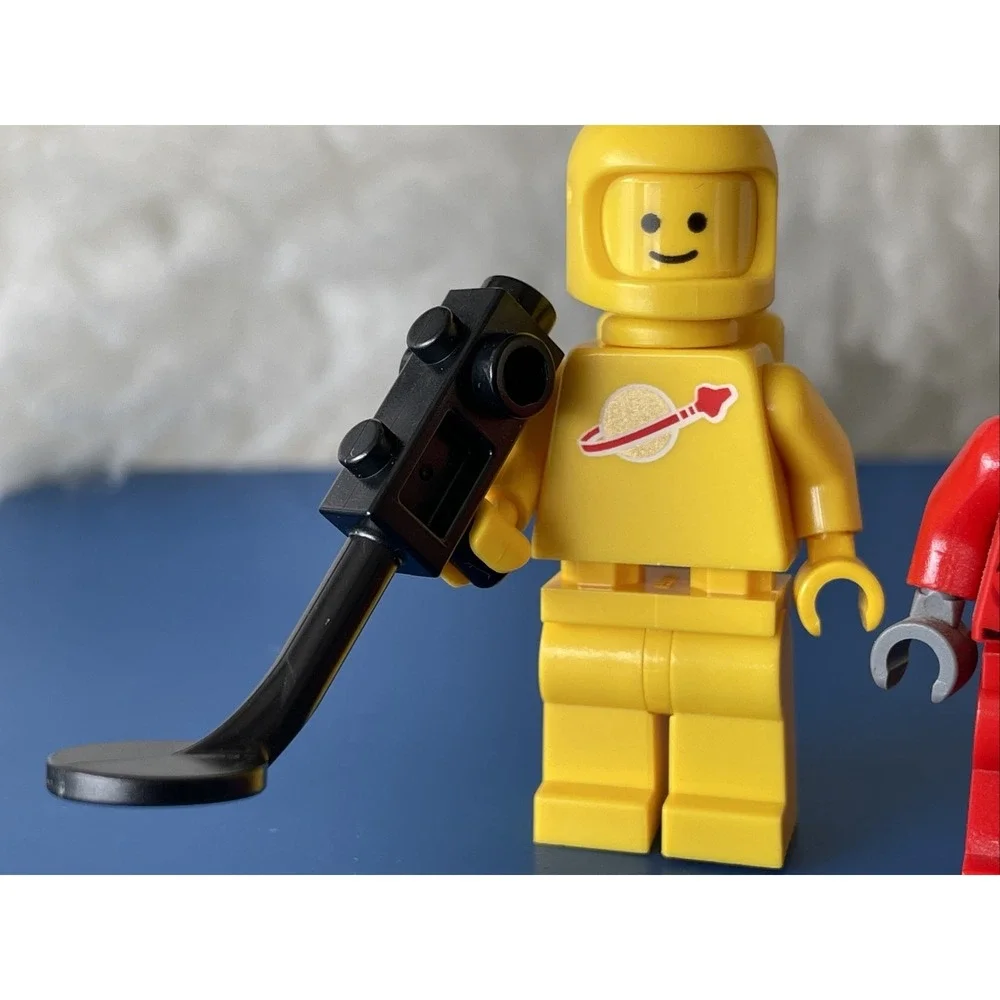 Lego Minifigures Lot of 4! Vintage Spaceman, Fire Pilot, Town‎ Woman, Bear Cub!!